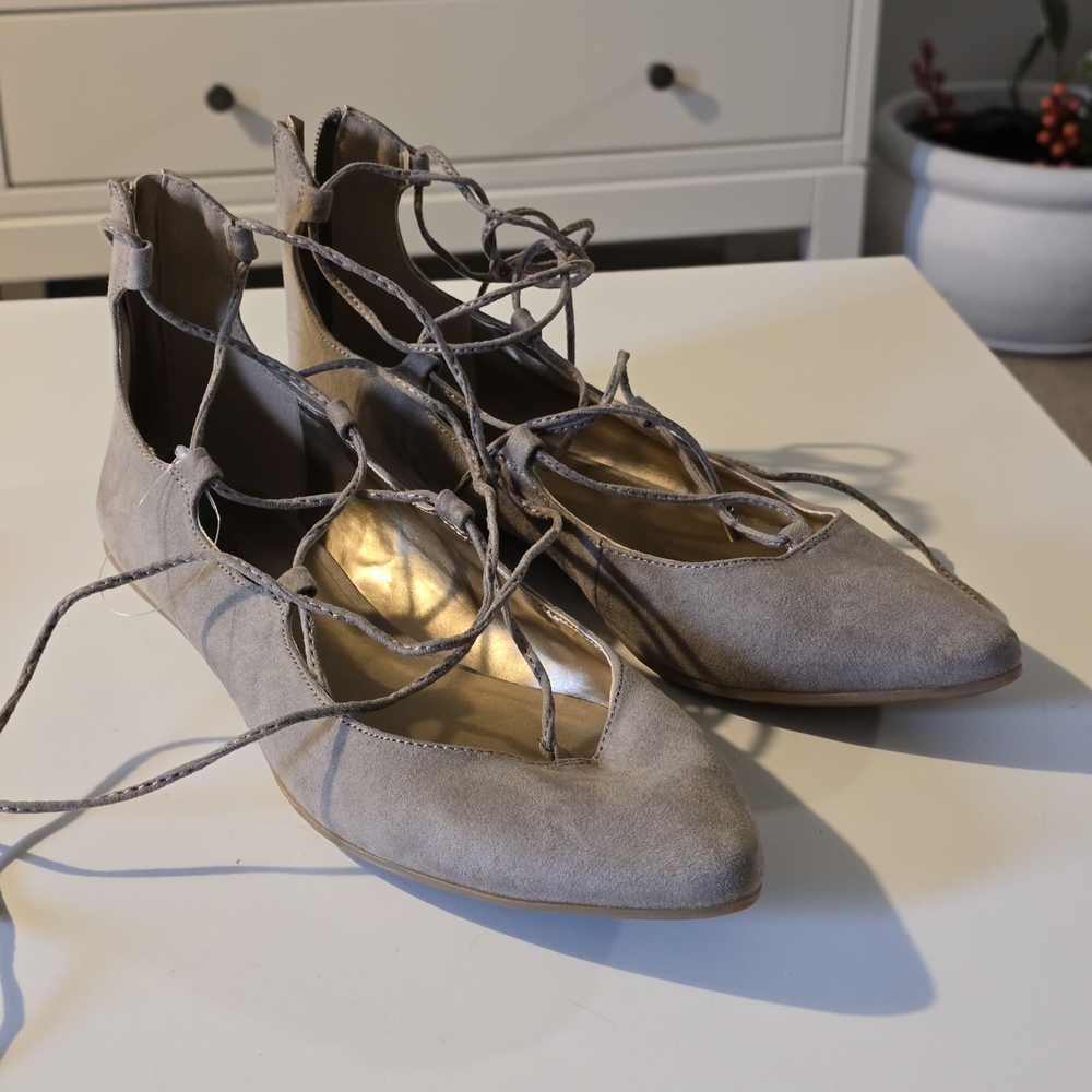Bcbg Generation Elegant Lace-Up Women's Shoes in Tan